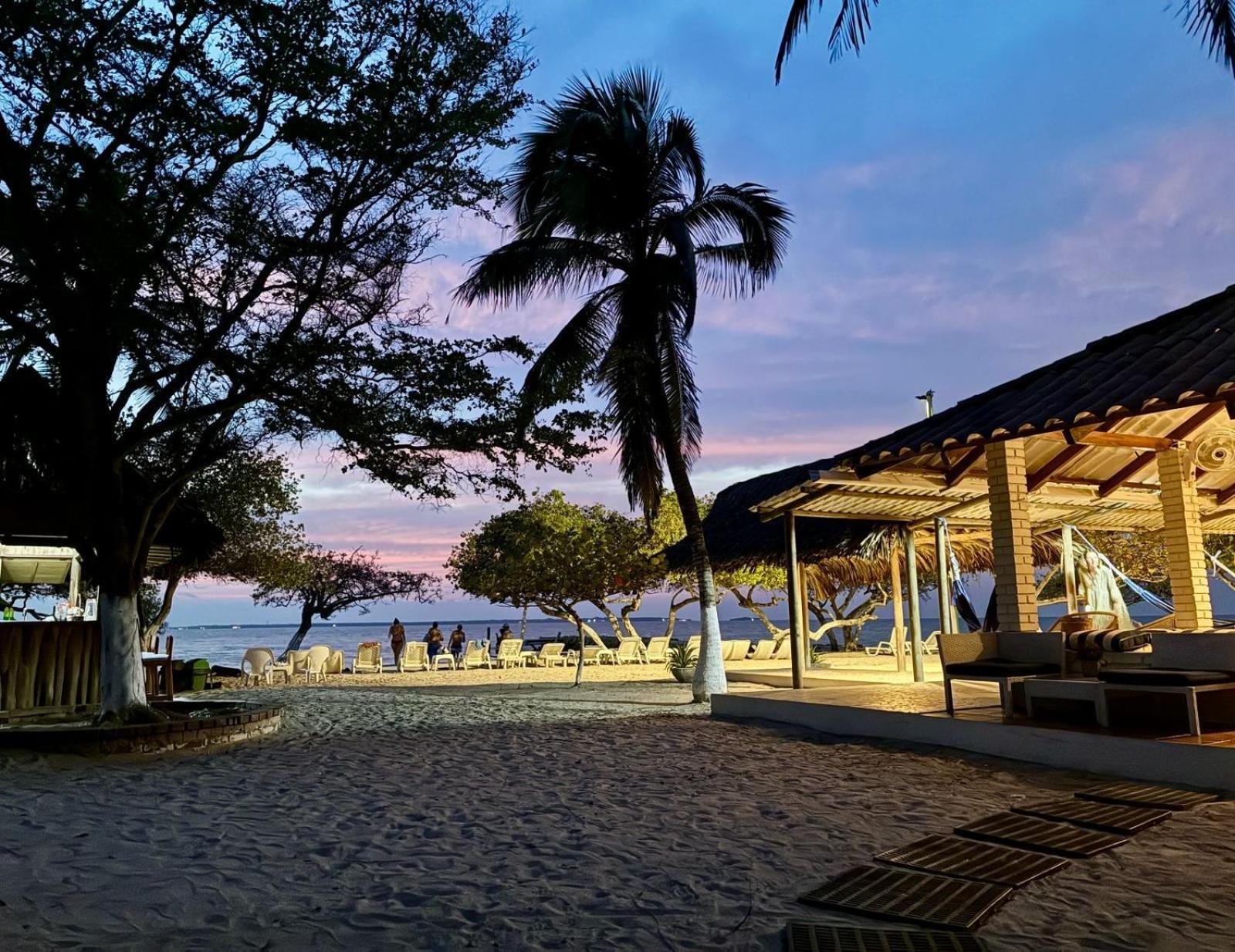 Hotel Carey Beach Isla Barú Esterno foto